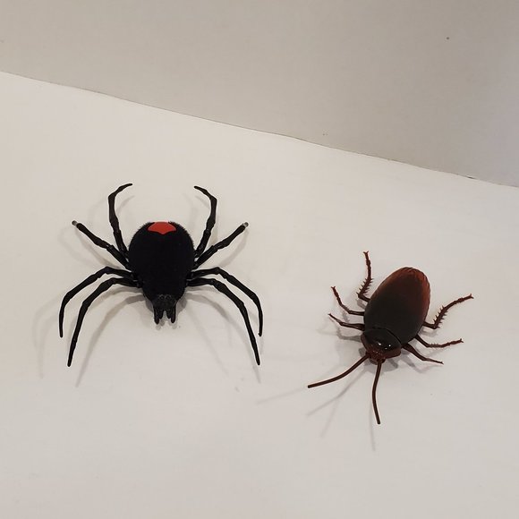 zuru robo alive crawling cockroach